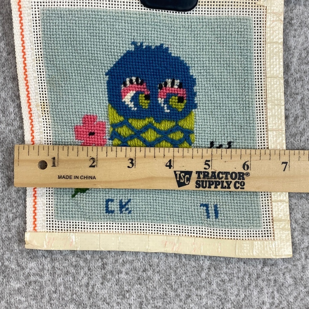 Vtg completed needlepoint piece featuring owl 1971 ready for frame or upcycle - Picture 4 of 7